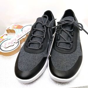 Under Armour NWT Black women's Uas Runaway 2.0 sho